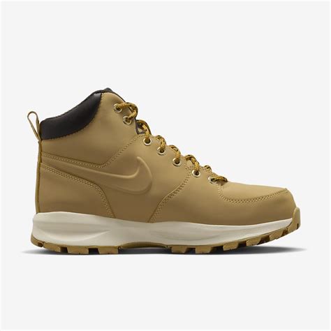 Featuring crisp leather on the upper, a thick padded collar and rugged tread, it helps you style for the season. . Nike manoa boots
